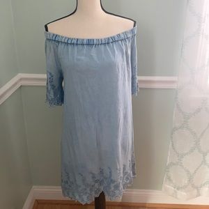 D&Kade off shoulder chambray dress. Size Medium. NWT